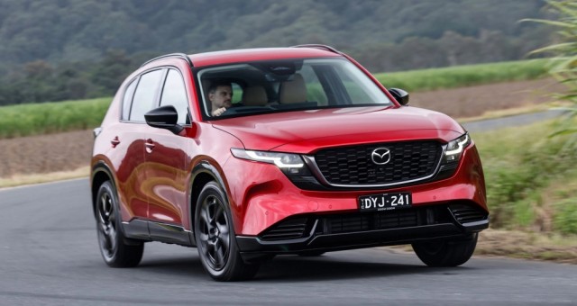Mazda CX-5 Hybrid hứa hẹn sẽ mang đến cảm giác lái thú vị hơn Toyota RAV4?